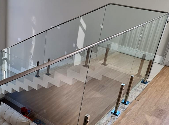 Escada e Guarda Corpo de Vidro